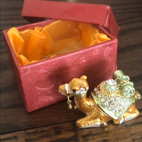 Mini Gold Camel Trinket! RARE! - Picture 4 of 4